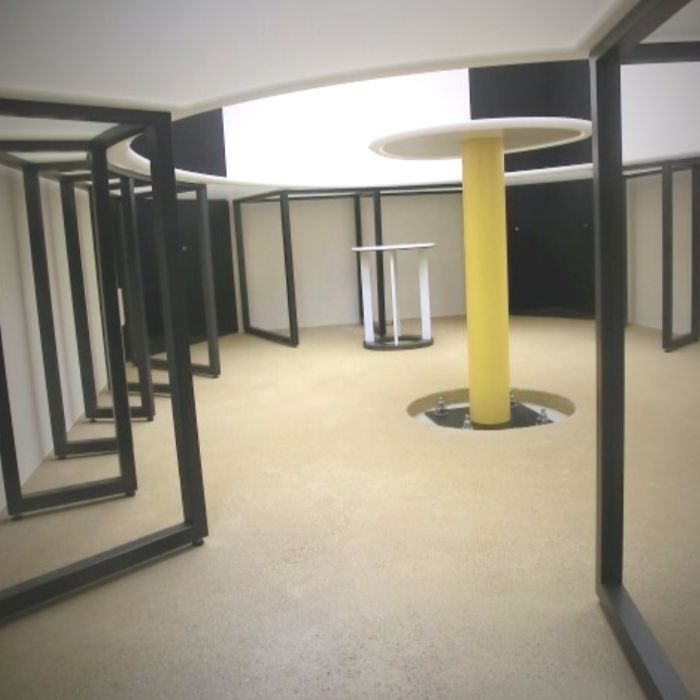 タマゴ型テーブル