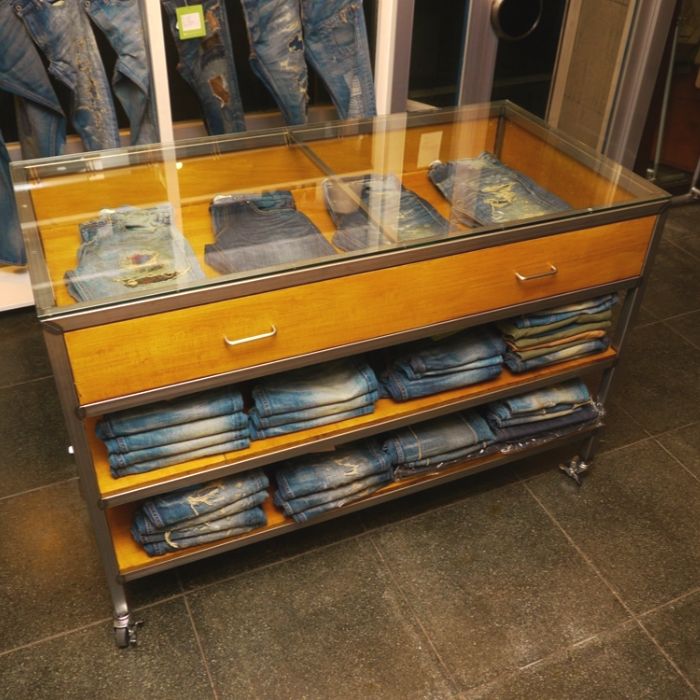 角パイプショーケースオーダーメイド